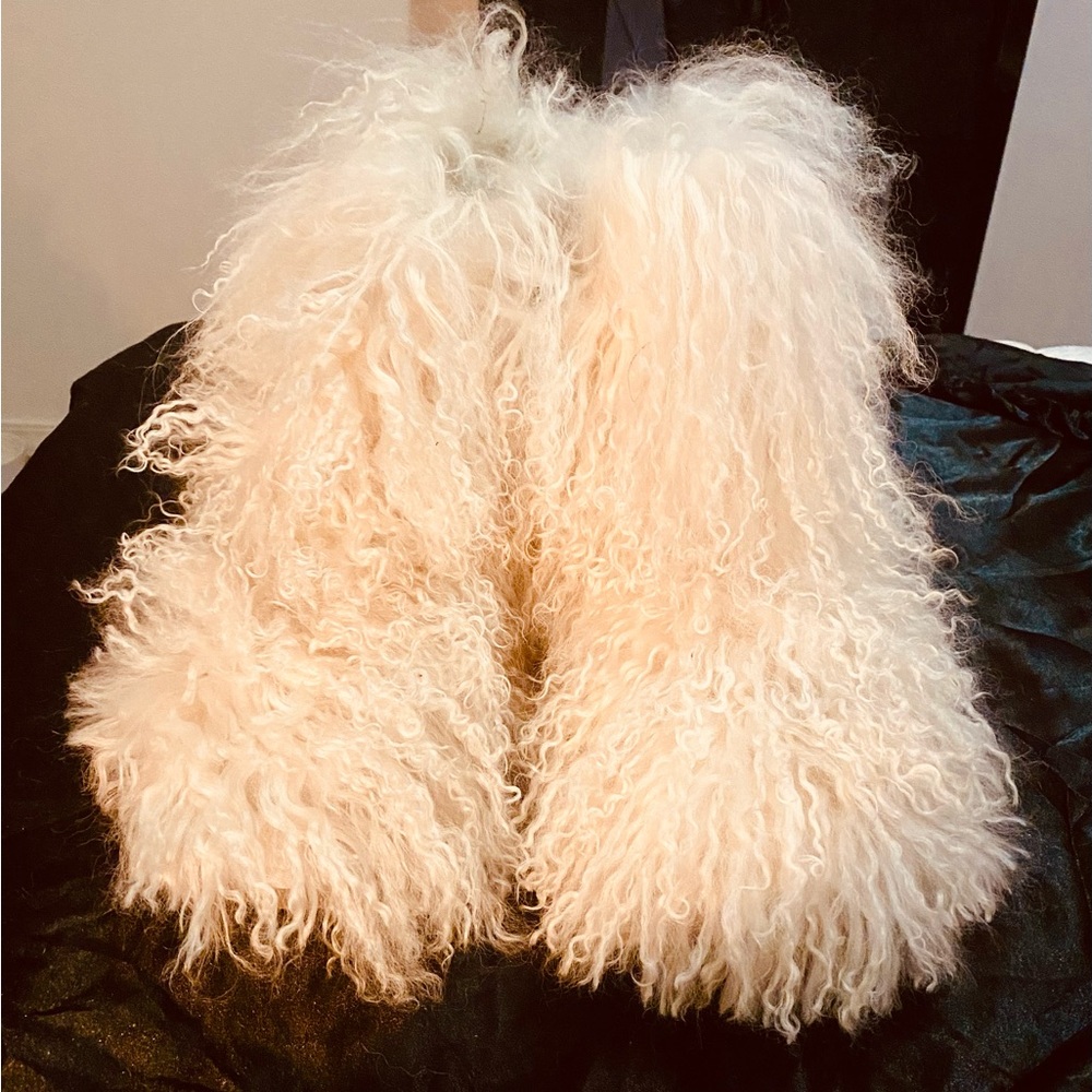 ⭐️💖 UGG MONGOLIAN FLUFF MOMMA PURE SHEEPS WOOL BOOTS💖⭐️